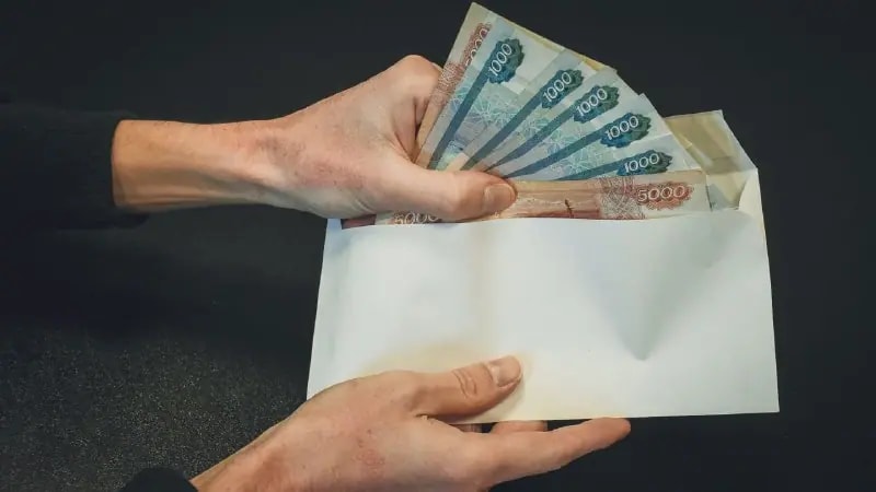 Директор копейского завода задолжал сотрудникам более 820 тысяч рублей