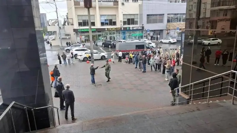 В Челябинске эвакуировали ТРК «Урал» на улице Воровского