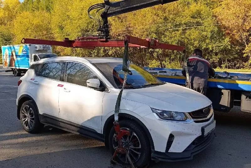 В Челябинске у владельца Geely Coolray изъяли машину за 123 штрафа