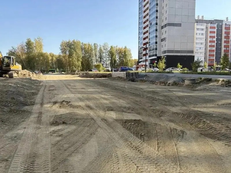 Дорогу на улице Клайна в Парковом не сдали в срок