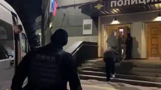 В Челябинске полиция с ОМОНом проверила SPA-салон на Братьев Кашириных