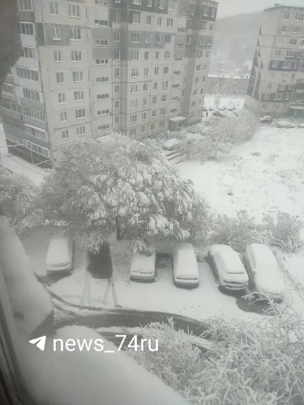 В Челябинске идет снегодождь, в городах области выпал снег
