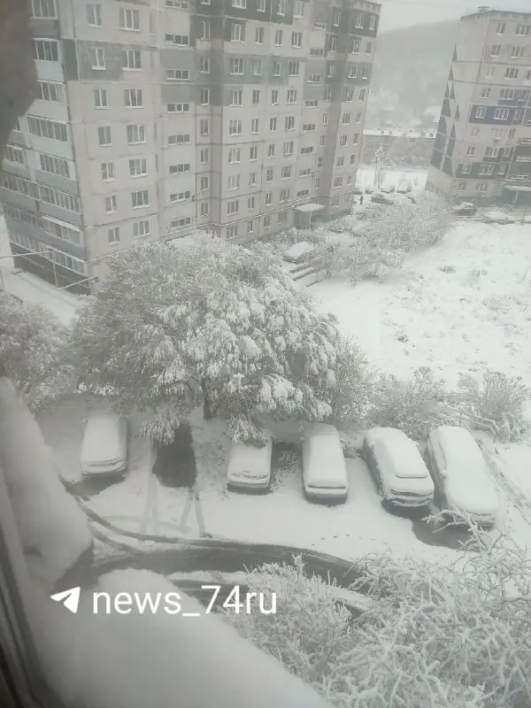 В Челябинске идет снегодождь, в городах области выпал снег