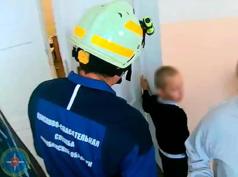 В школе Магнитогорска дверью зажало кисть шестилетнему ребенку