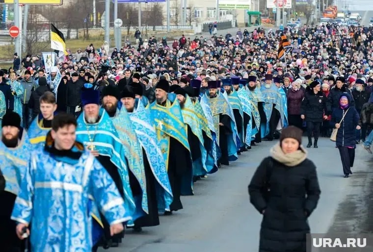В Челябинске пять автобусных маршрутов изменят пути из-за крестного хода