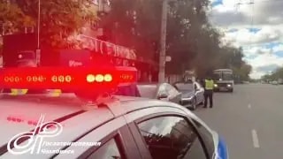 В Челябинске оштрафовали водителей за парковку на остановках