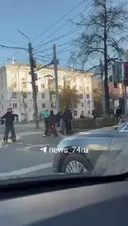 Подростки на питбайках устроили гонки на проспекте Ленина