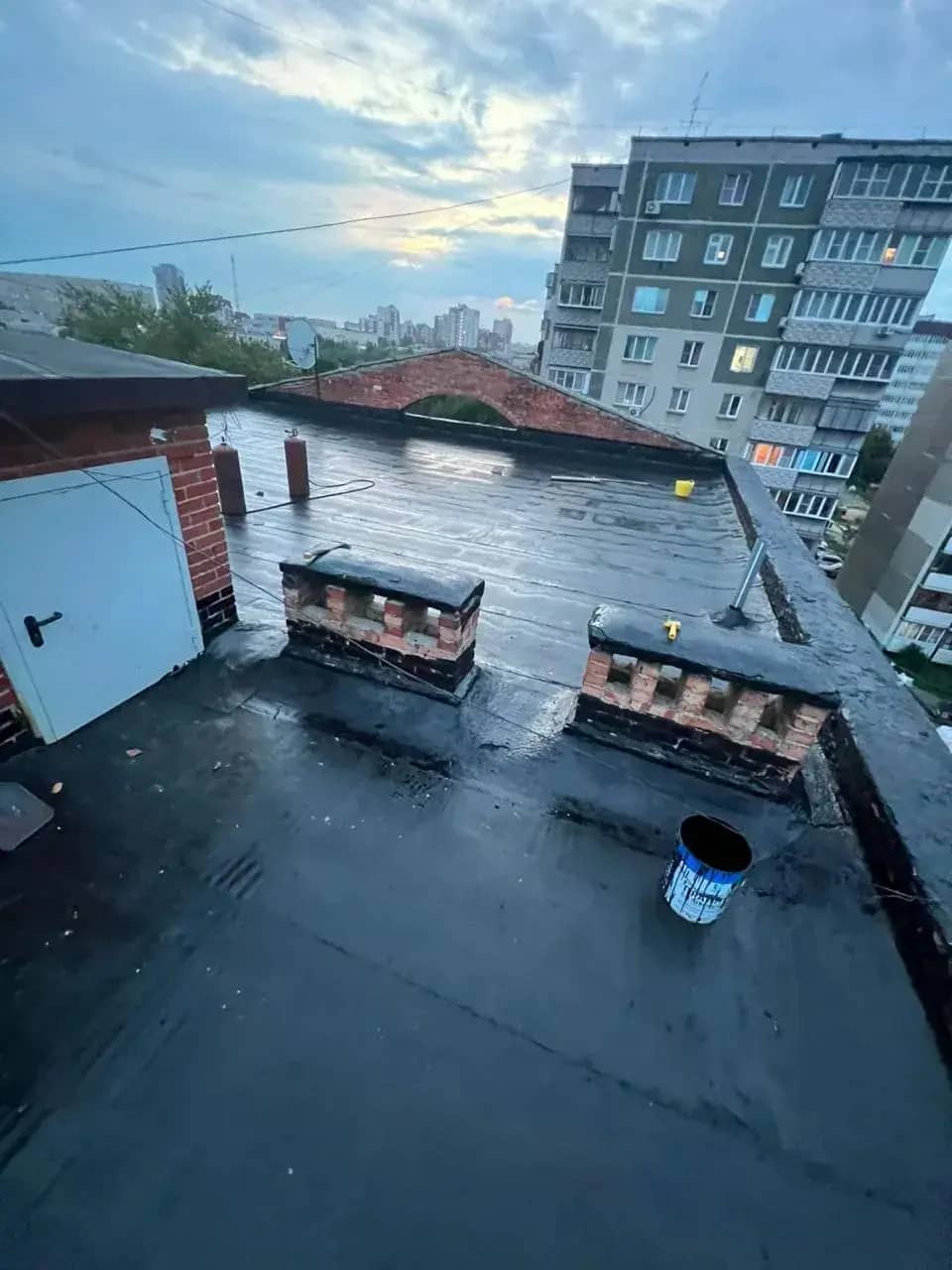 Прокуратура Челябинска выявила нарушения при ремонте кровли дома на Доватора
