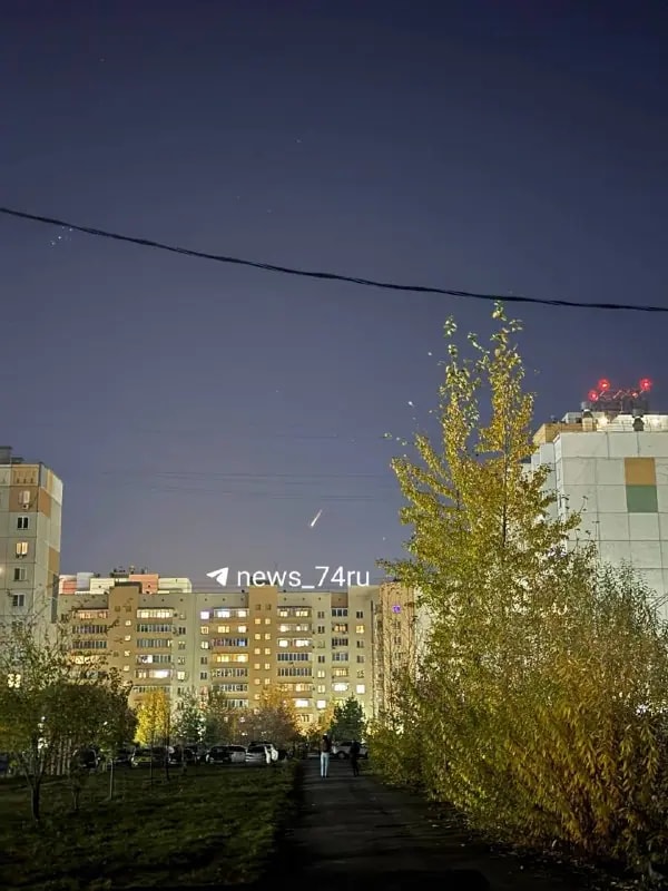 Жители Челябинска заметили в небе яркий объект, похожий на комету