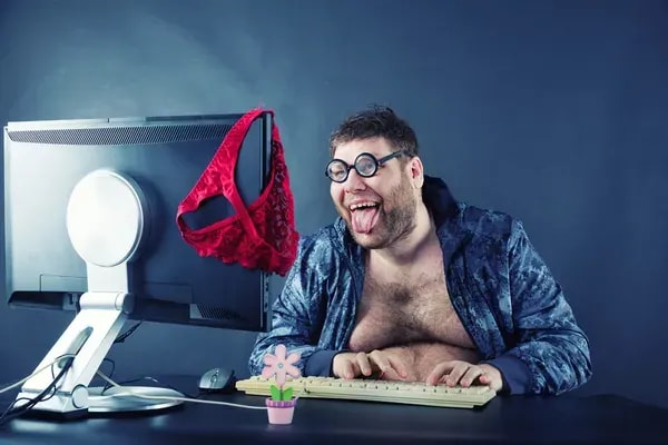 Челябинец семь лет рассылал интимные снимки незнакомцам