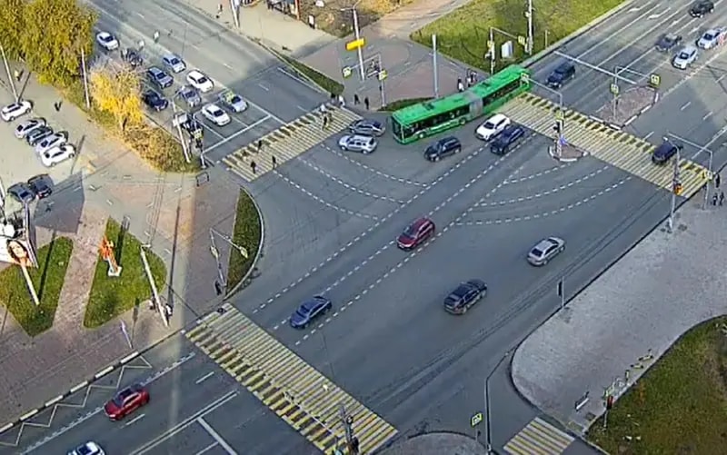 В Челябинске убрали велопереезды на улице Братьев Кашириных