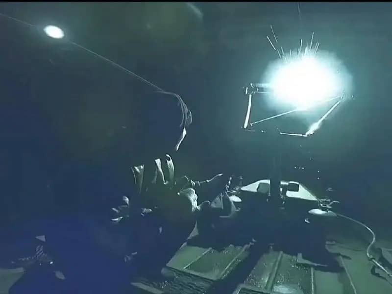 Трое подростков прокатились на крыше электрички ради видео